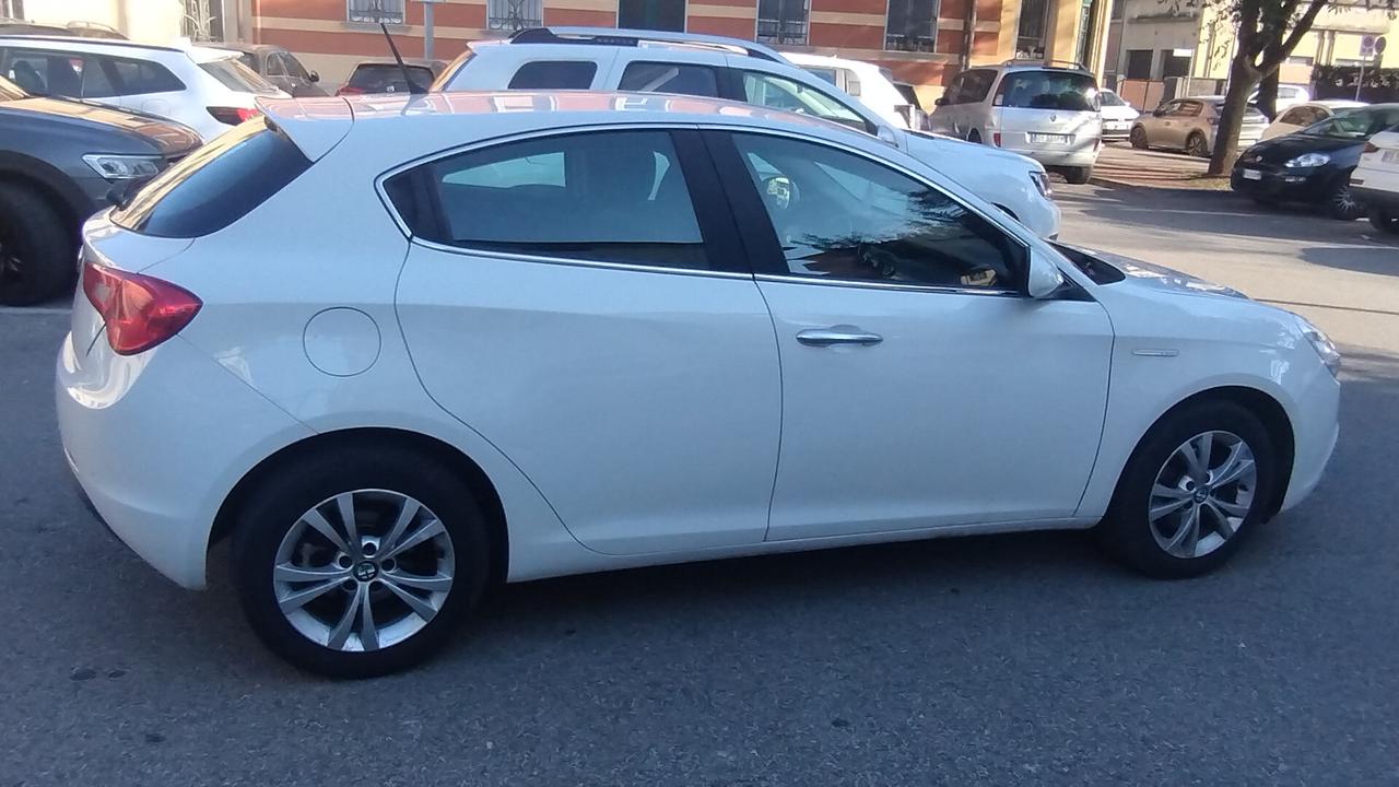 Alfa Romeo Giulietta 1.6 JTDm-2 105 CV NEOPATENTATI