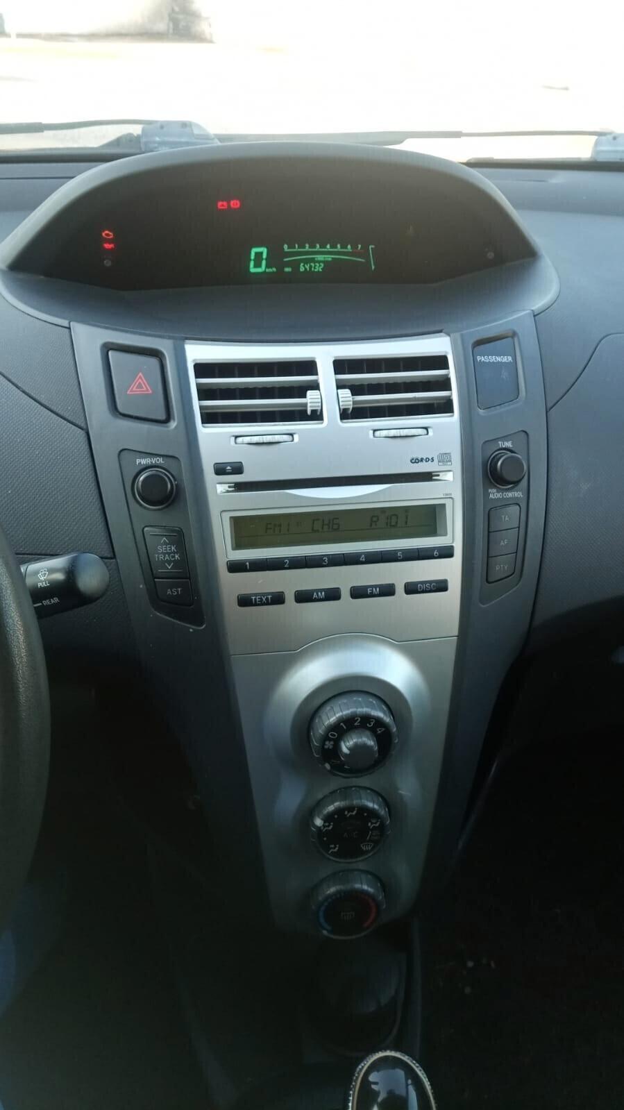 Toyota Yaris 1.0 solo 64mila km