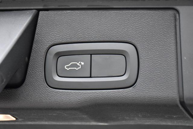 VOLVO XC60 D4 AWD Momentum *TETTUCCIO, PELLE*