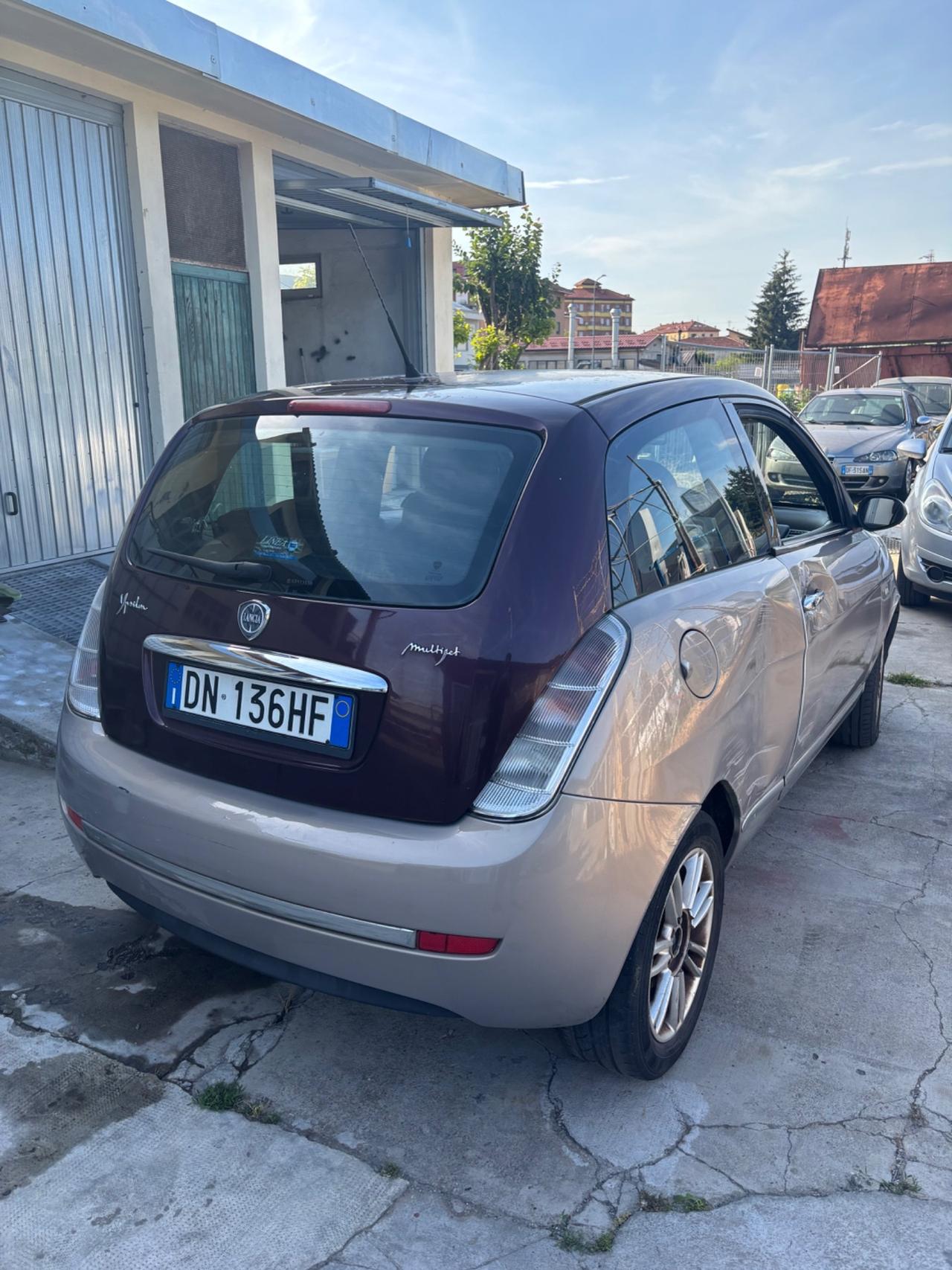 Lancia Ypsilon 1.3 MJT 75 CV Platino