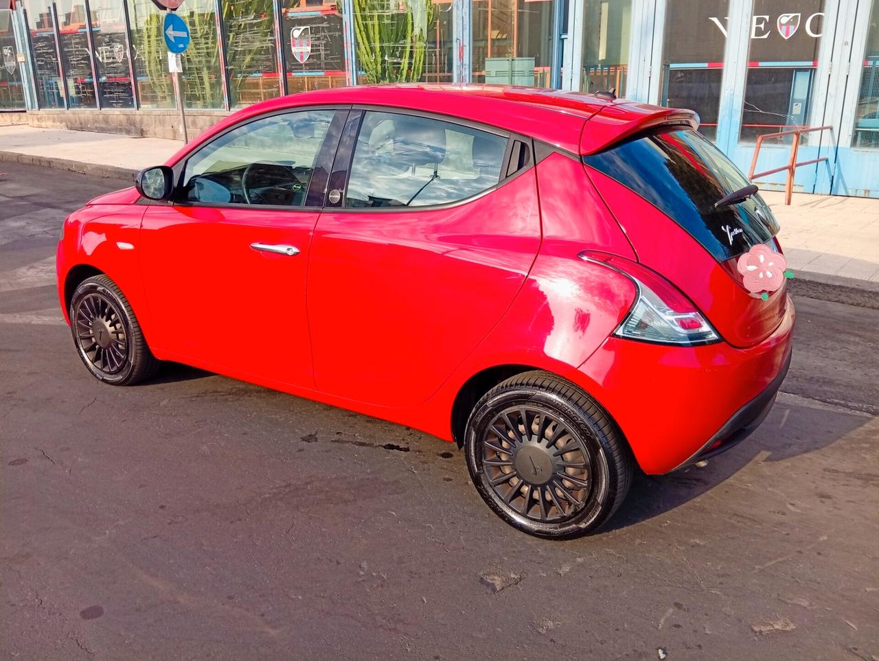 Lancia Ypsilon 1.0 FireFly 5 porte S&S Hybrid Ecochic Gold
