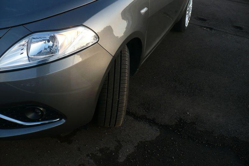 Lancia Ypsilon Ypsilon 1.2 69 CV 5 porte Silver
