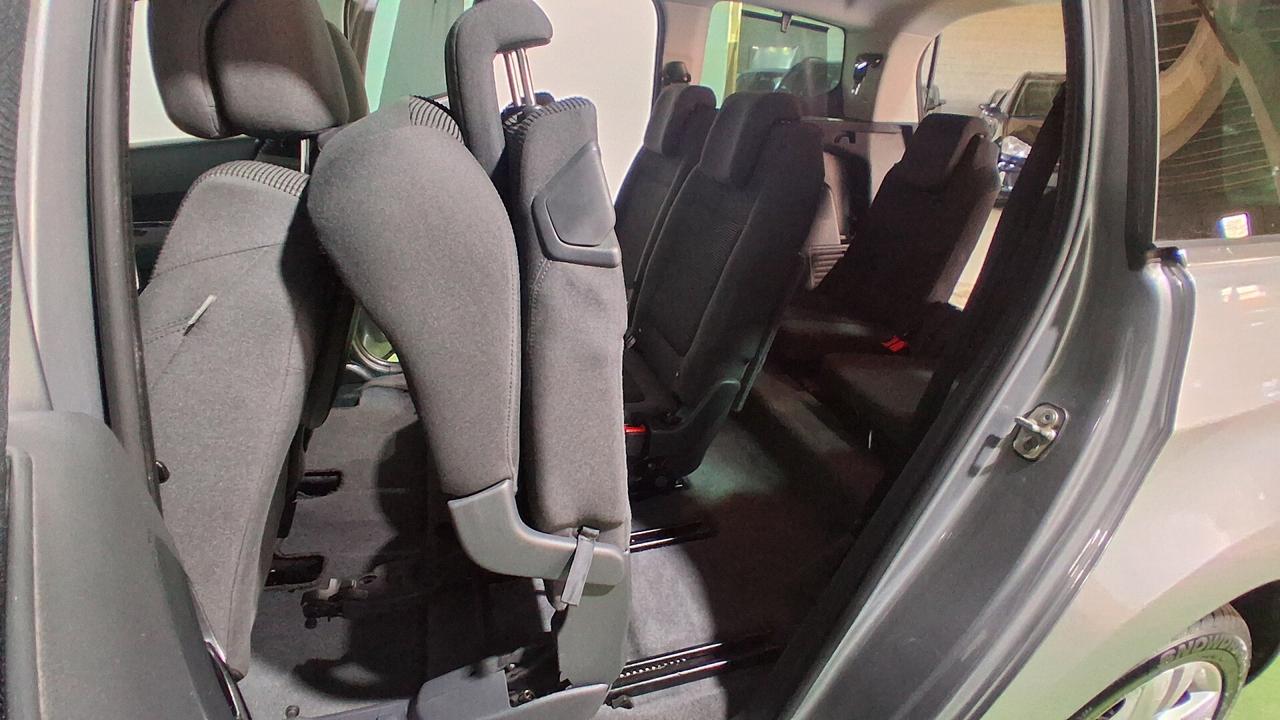 Peugeot 5008 Allure 7 posti 1.6 120cv anno 2015