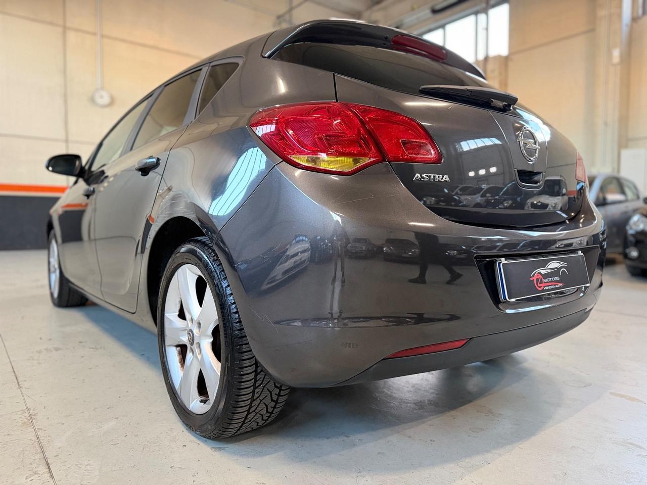 Opel Astra 1.4 100CV 5 porte Cosmo NEOPATENTATI