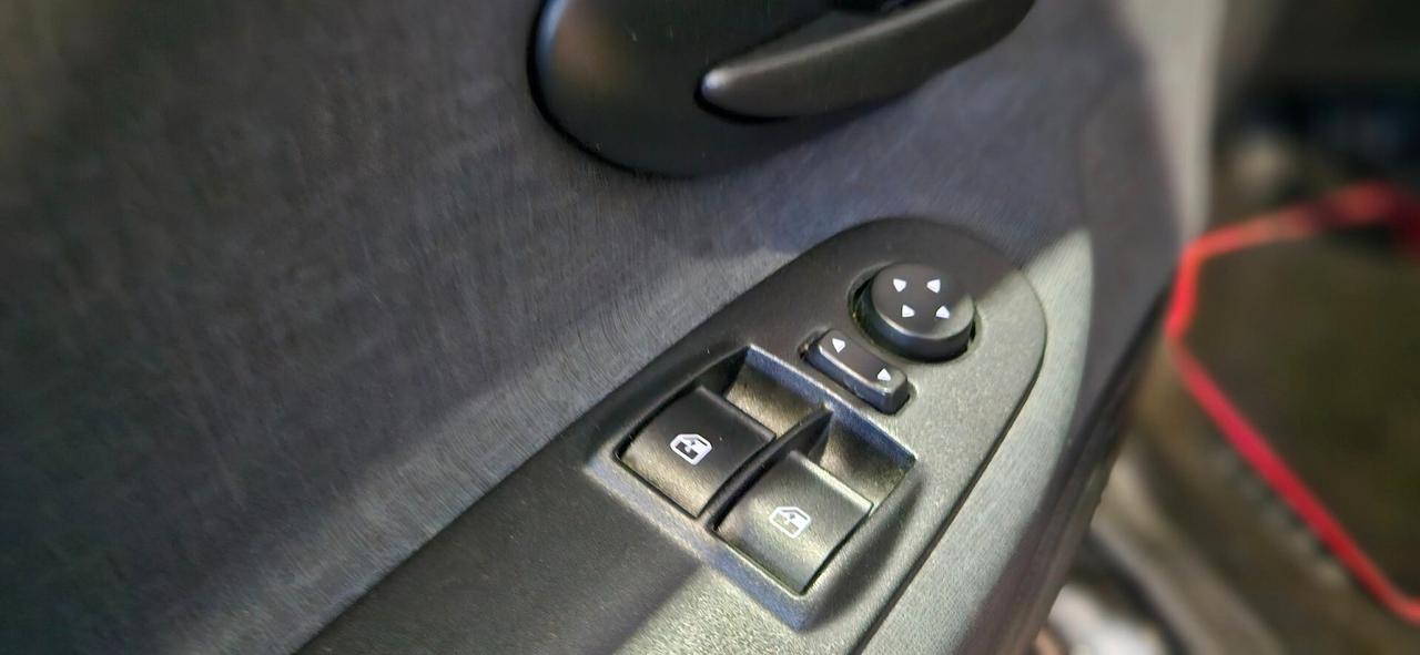 Lancia Ypsilon 1.0 HYBRID 5 porte Posti Gold