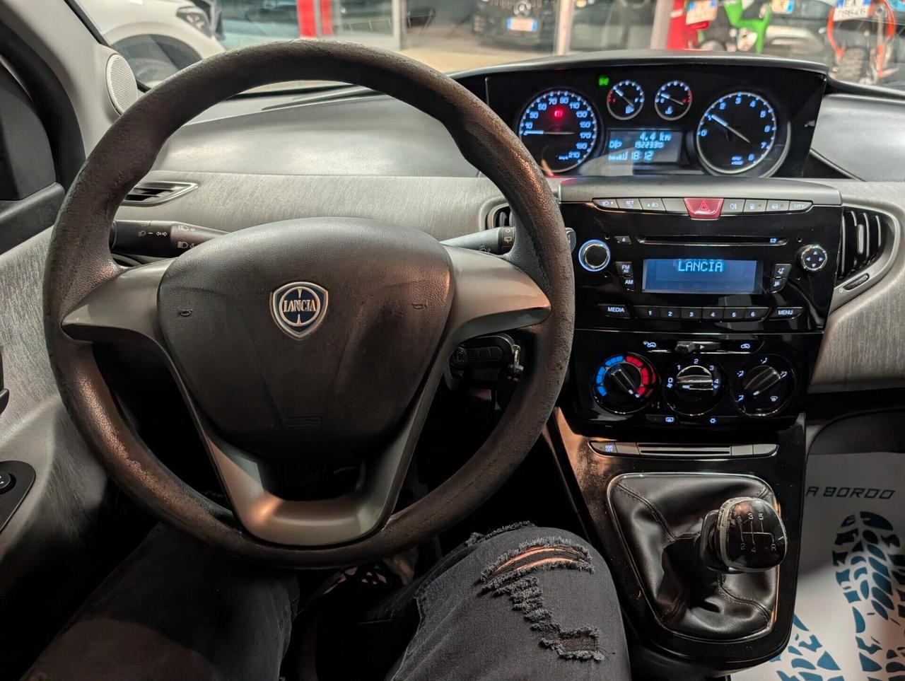 Lancia Ypsilon 0.9 TwinAir 85 CV 5 porte Metano Ecochic Silver