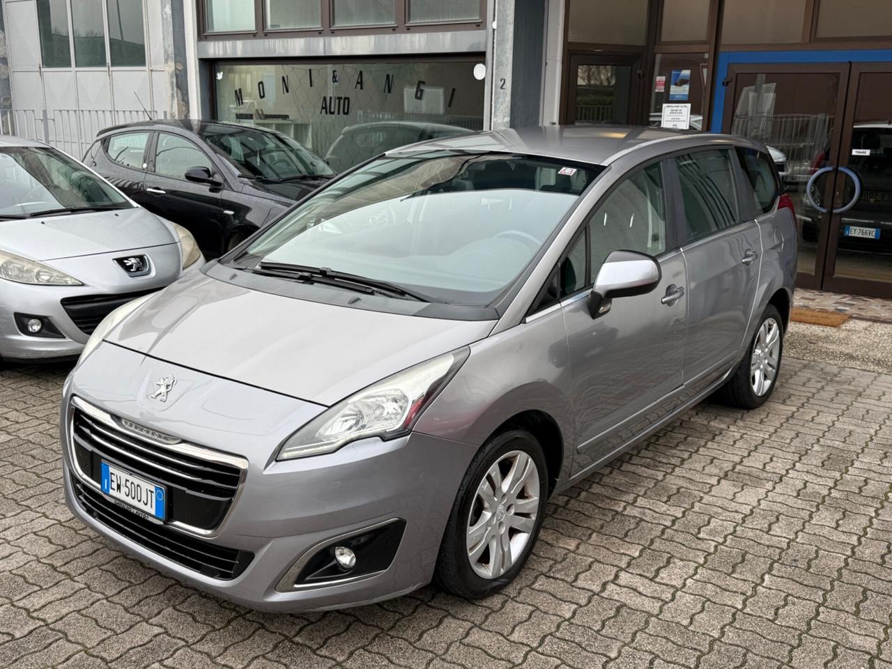 Peugeot 5008 NEOPATENTATI 1.6 HDi 115CV 7 POSTI