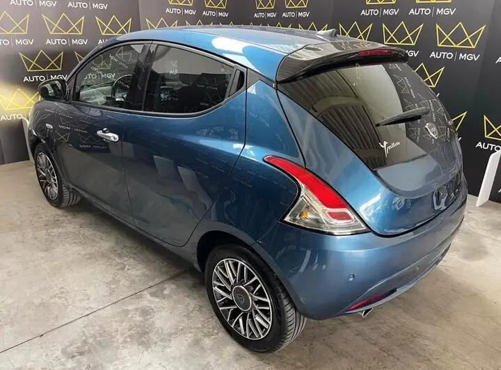 Lancia Ypsilon 1.0 FireFly 5 porte S&S Hybrid Gold