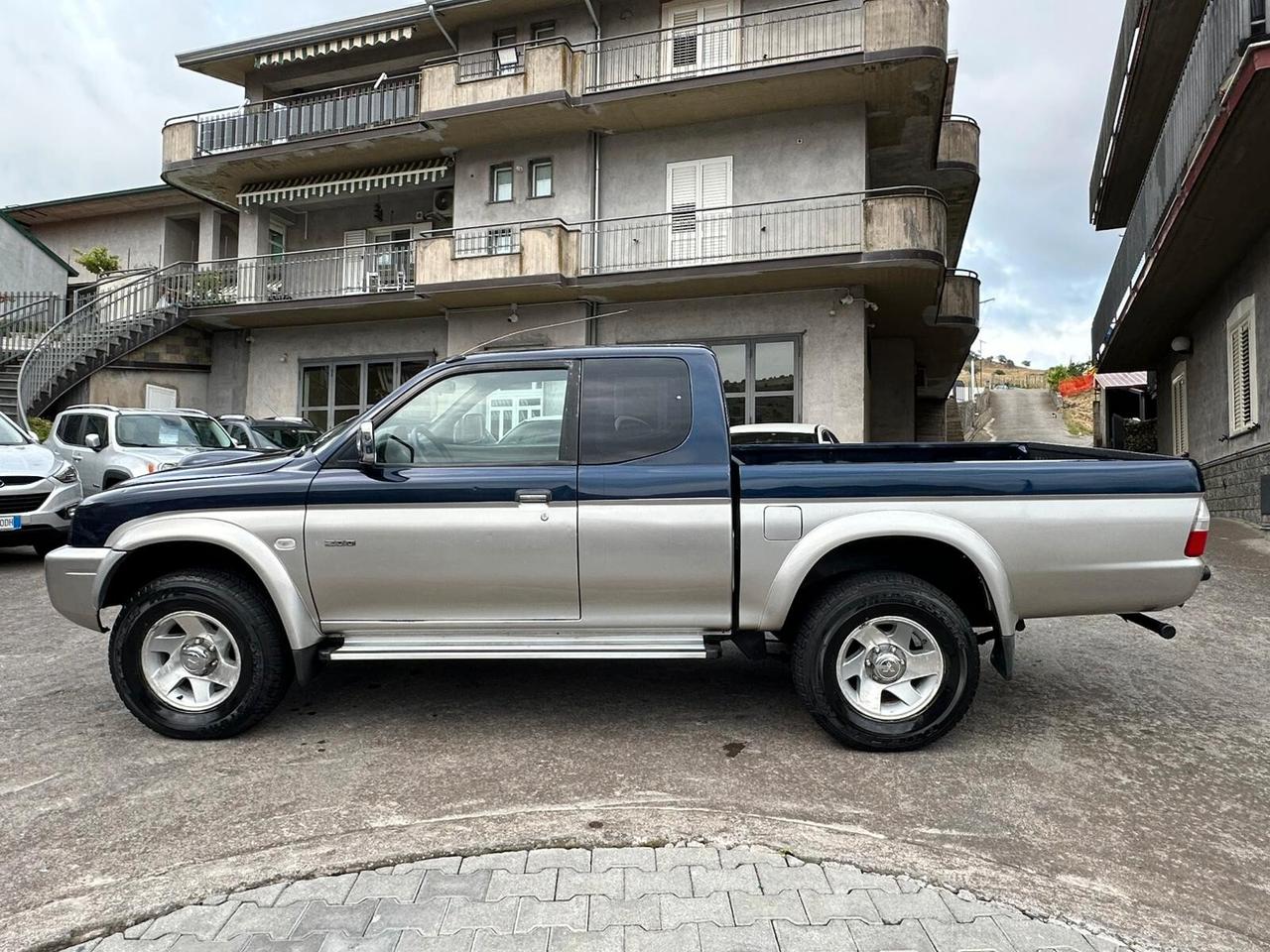Mitsubishi L200 2.5 TDI 4WD Double Cab Pick-up GLS
