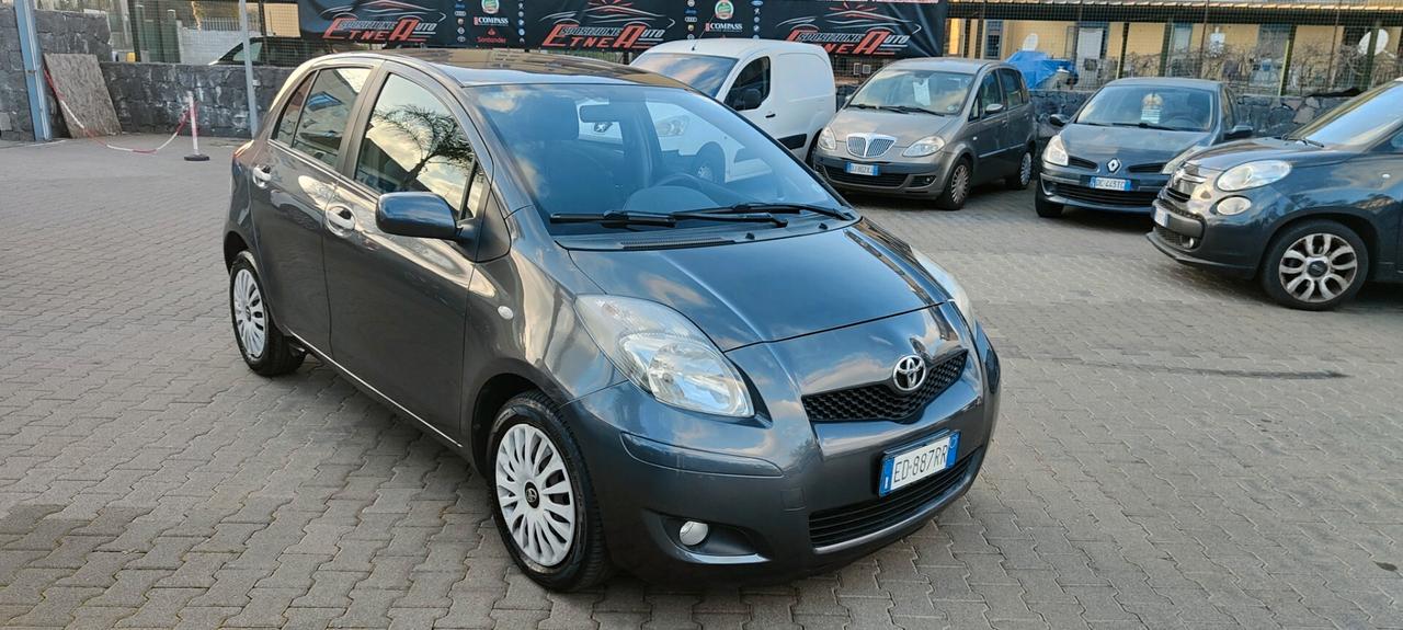 Toyota Yaris 1.0 5 porte benzina da vetrina