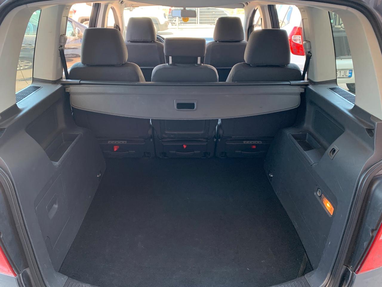Volkswagen Touran 2.0 TDI Highline