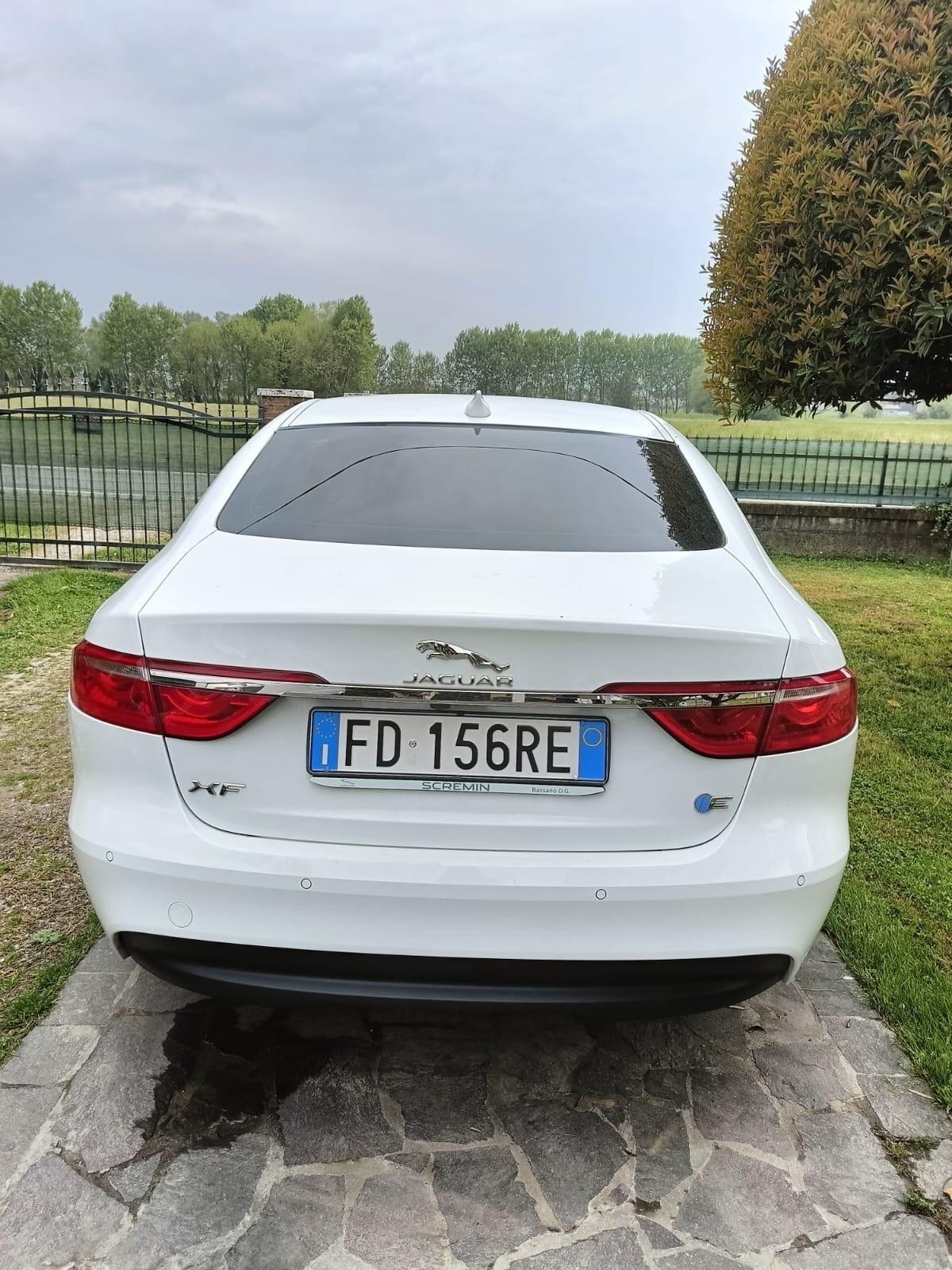 Jaguar XF 2.0 D E-Performance aut. Pure