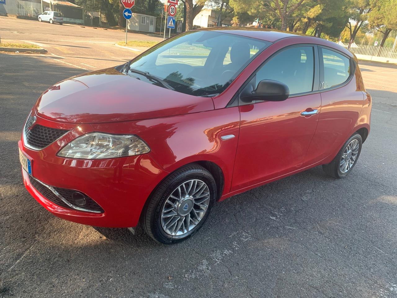 Lancia Ypsilon 1.2 69 CV 5 porte Gold