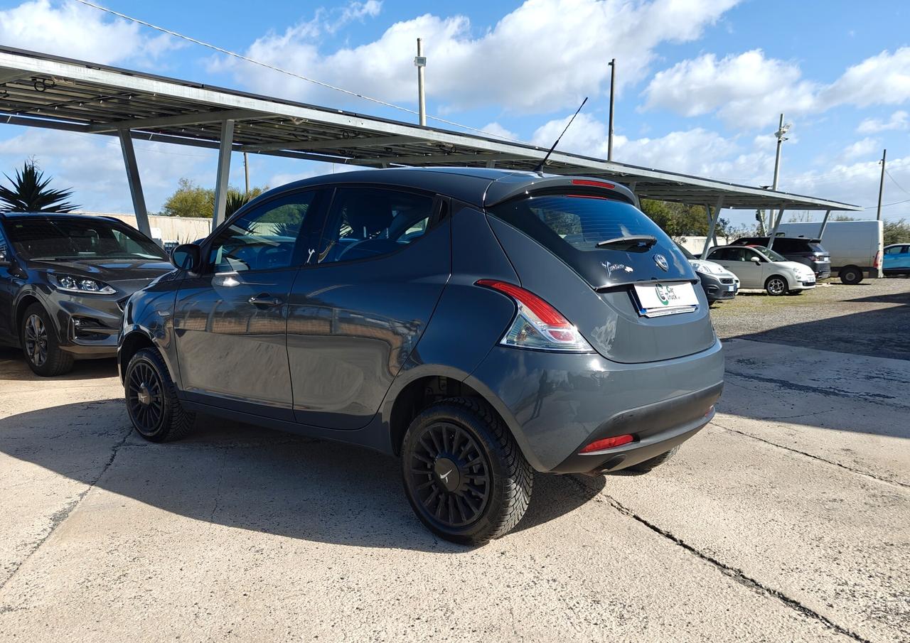 Lancia Ypsilon 0.9 TwinAir 85 CV 5 porte Metano Ecochic Elefantino