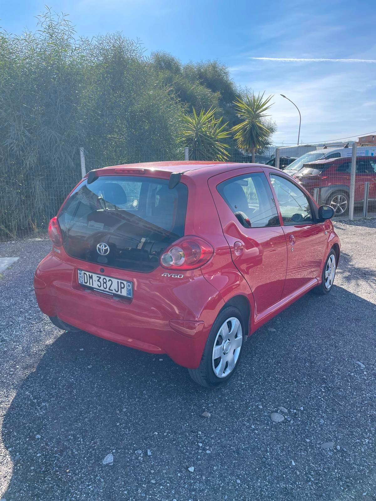 Toyota Aygo 1.0 12V VVT-i 5 porte 68cv