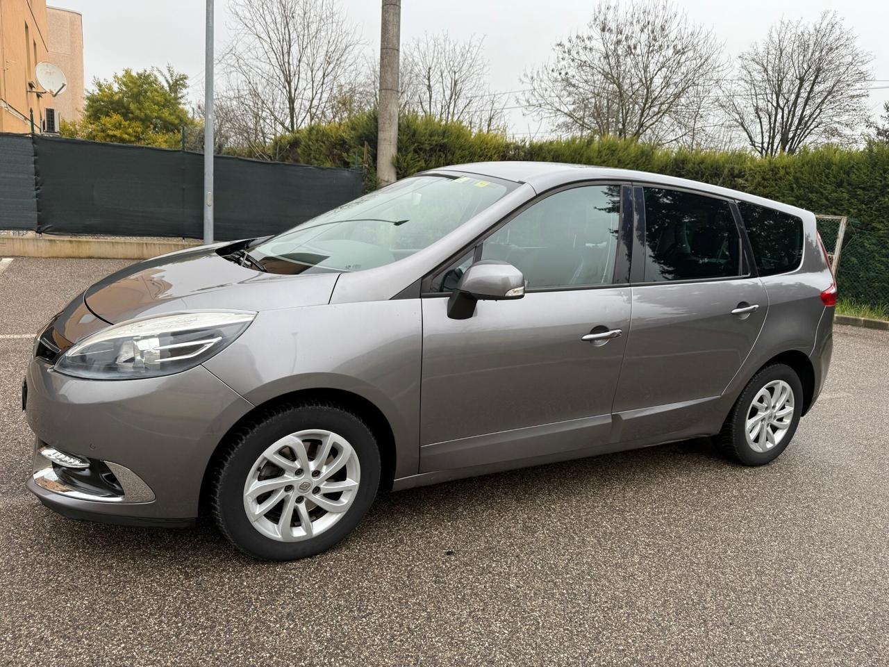 Renault Scenic 1.5 dci - NAV. - 7 POSTI - 12 MESI DI GARANZIA -