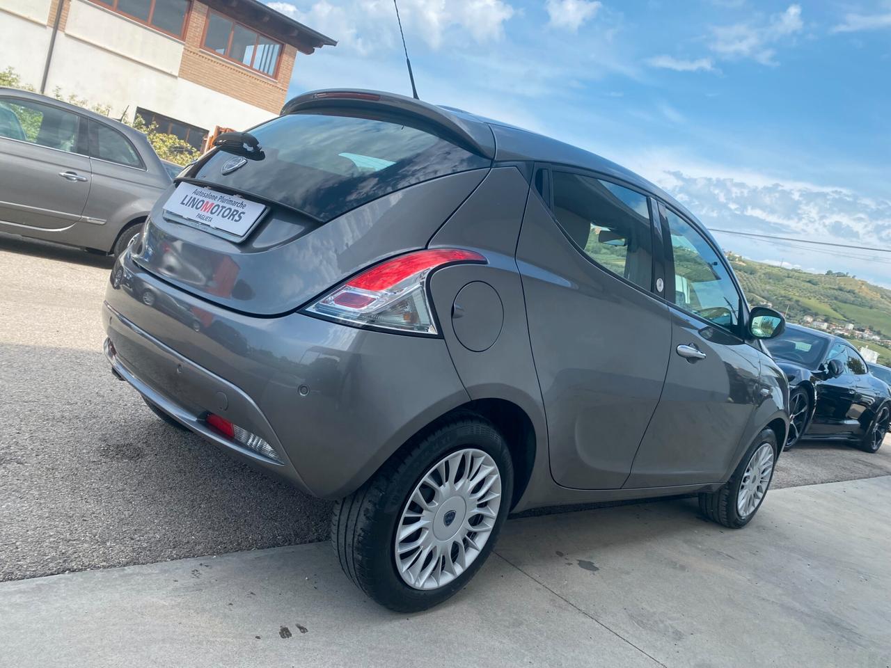 Lancia Ypsilon 1.2 69 CV 5 porte GPL Ecochic Silver