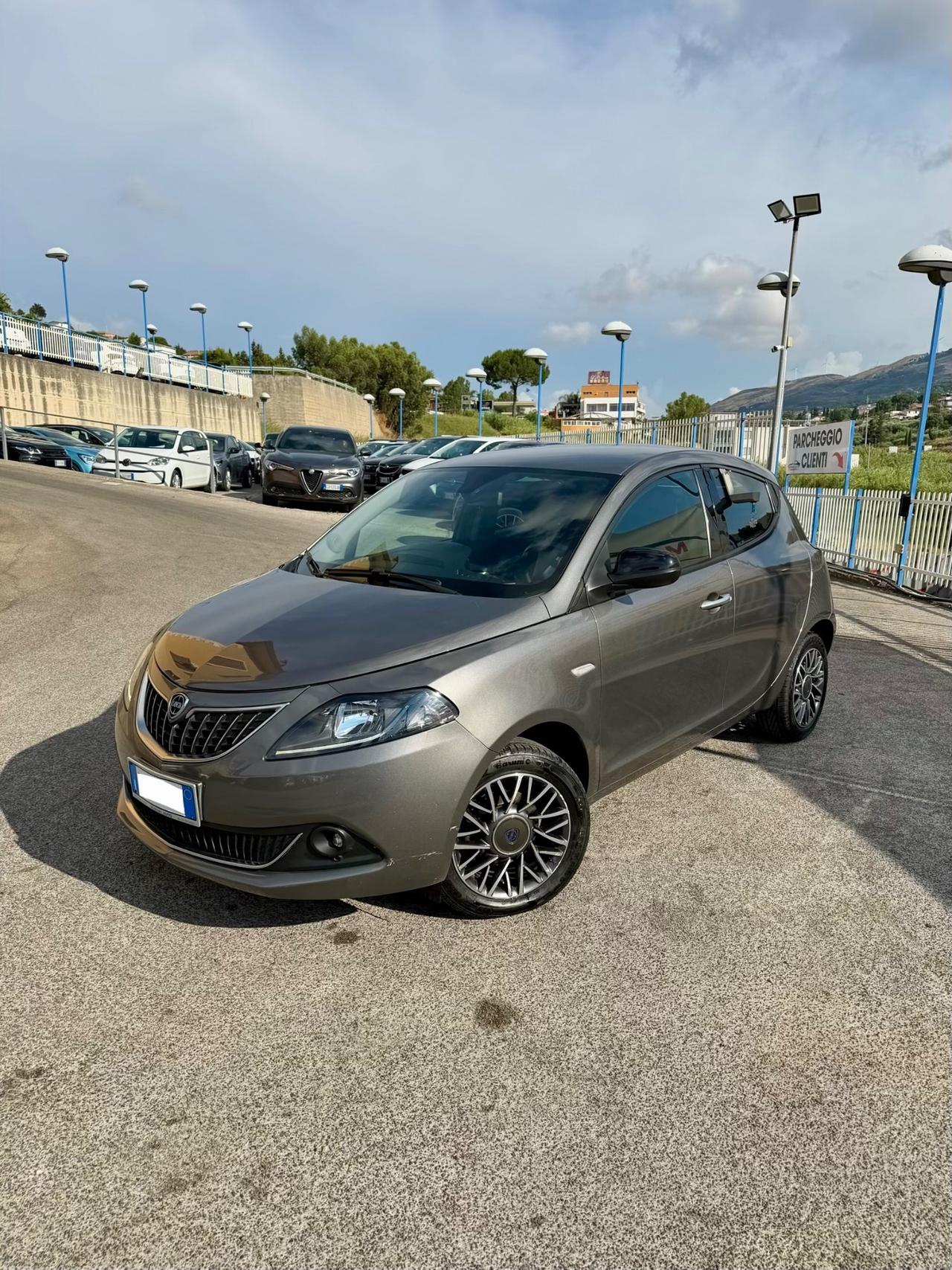Lancia Ypsilon 1.0 70cv Hybrid Alberta Ferretti 2023