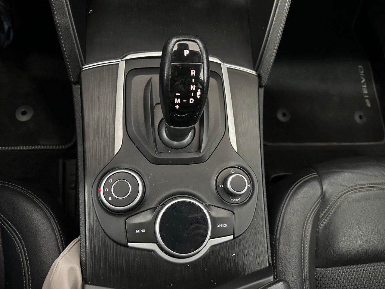 Alfa Romeo Stelvio 2.2 t Super rwd 180cv auto