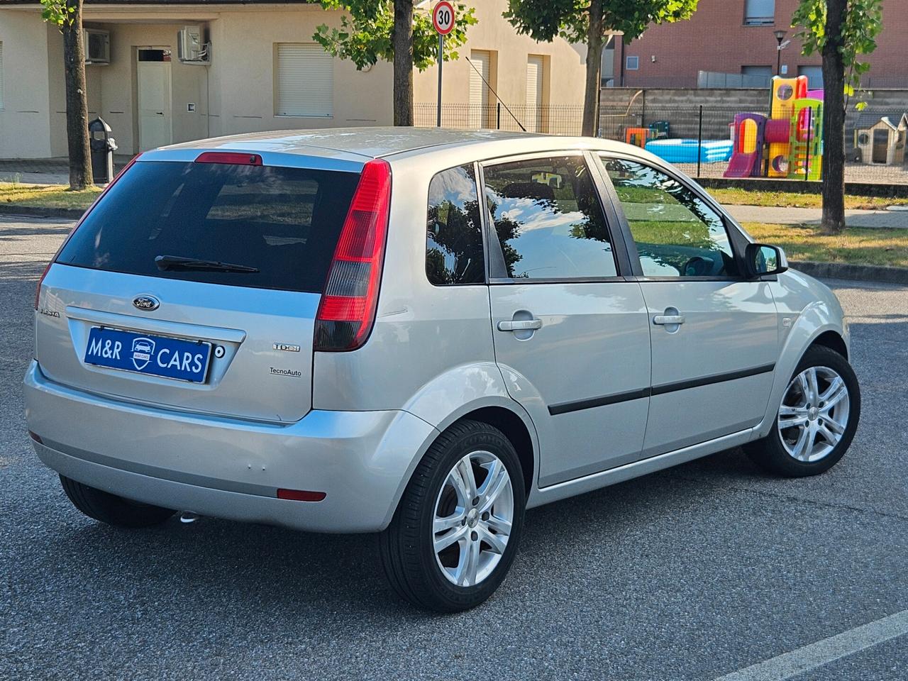 Ford Fiesta 1.4 TDCi 5p. Ghia Neopatentati 147.000km