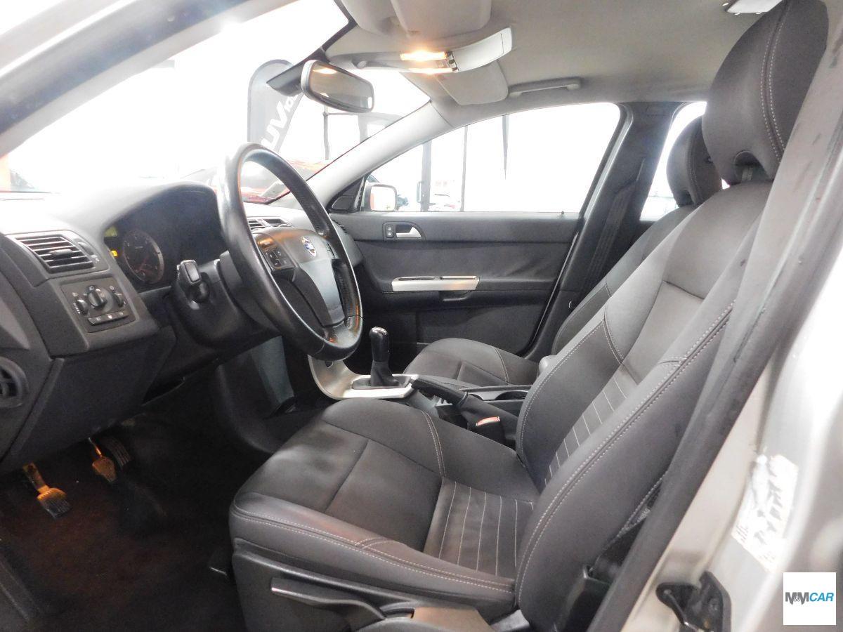 VOLVO - S40 - 2.0 D Momentum