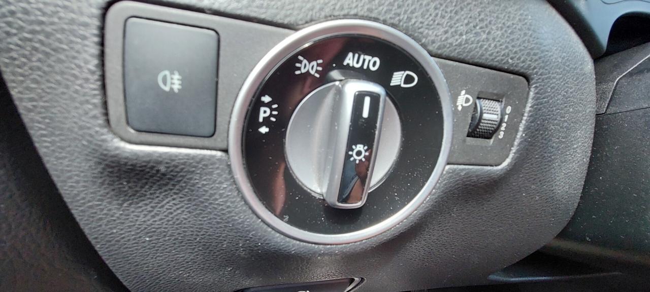MERCEDES B180 PREMUIM 1,5 DIESEL 110 CV NAVI TELEFONO RETROCAMERA FULL FULL