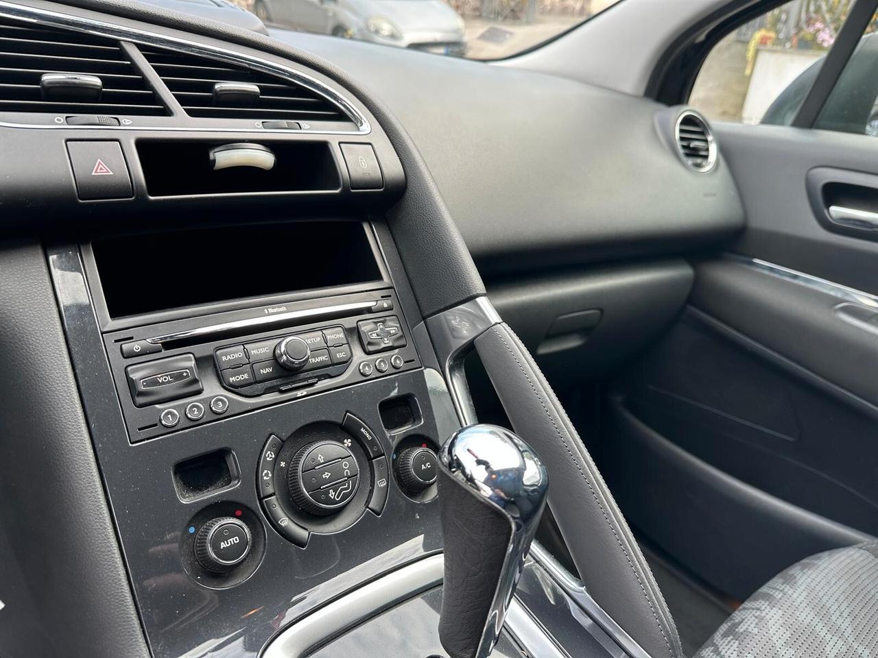 Peugeot 3008 1.6 HDi 110CV cambio robotizzato Premium