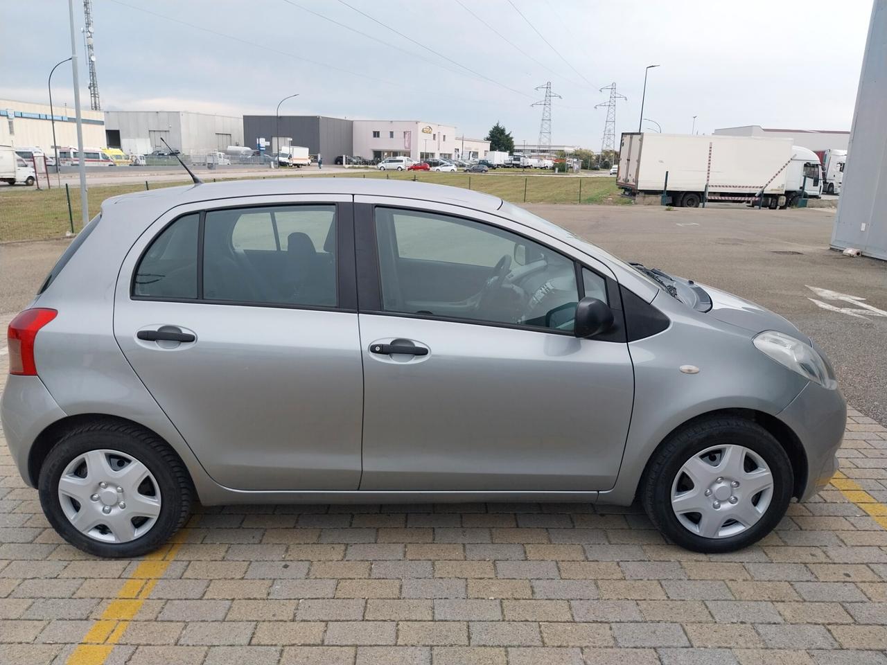 Toyota Yaris 1.0 5 porte Sol
