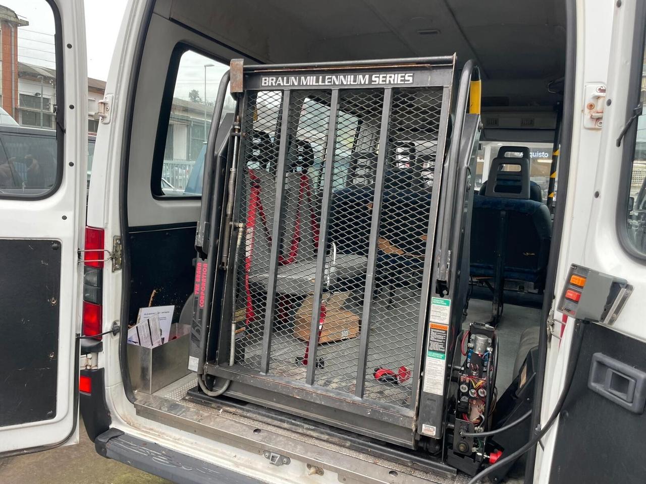 Fiat Ducato con piattaforma disabili