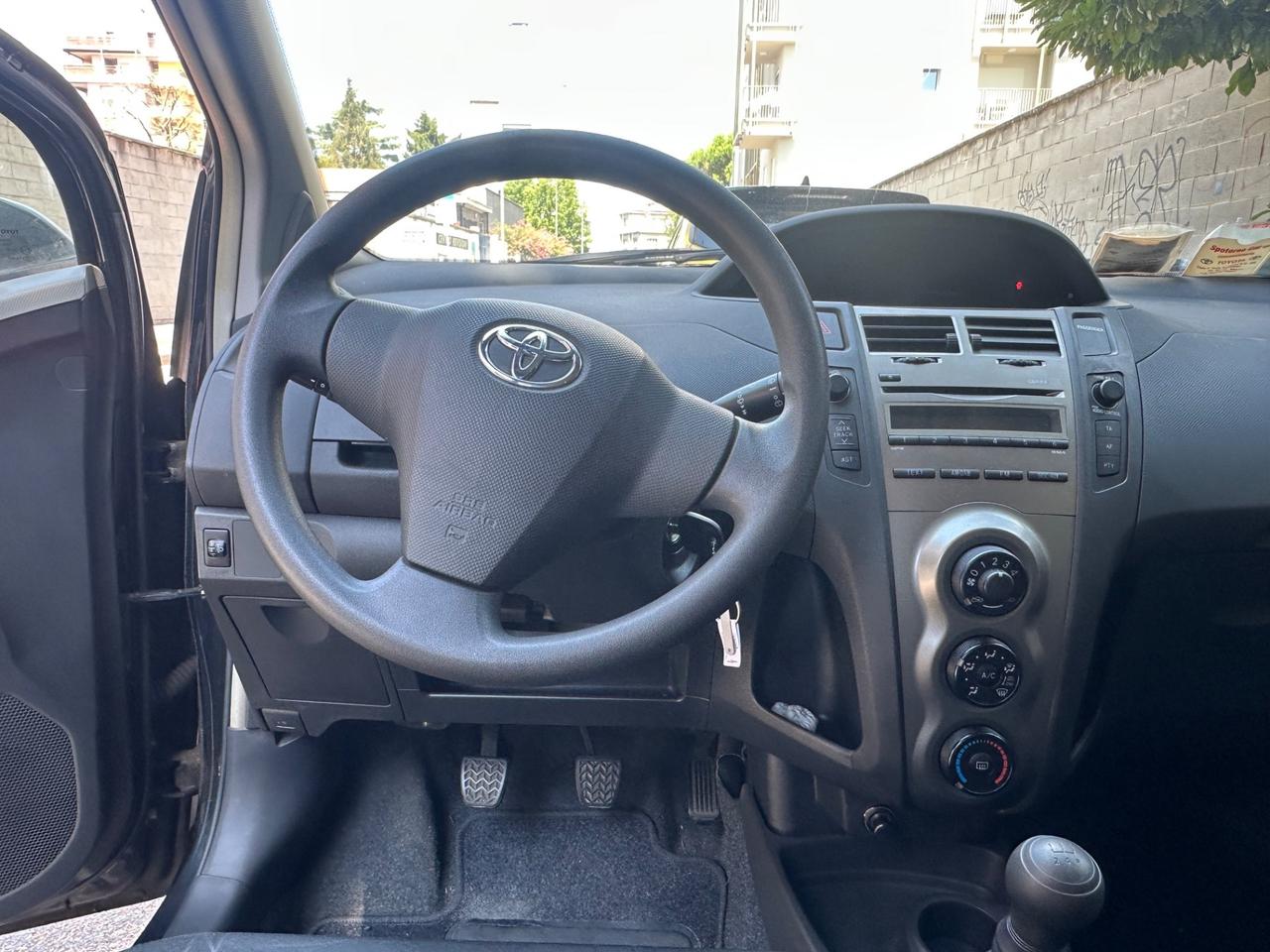 Toyota Yaris 1.0 5 porte - ok neopatentati - 56000 km