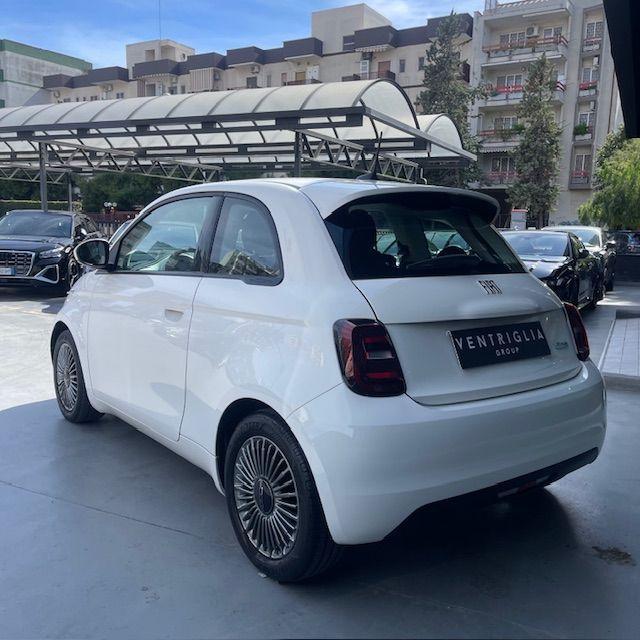 FIAT - 500 E - 500 La Prima Berlina