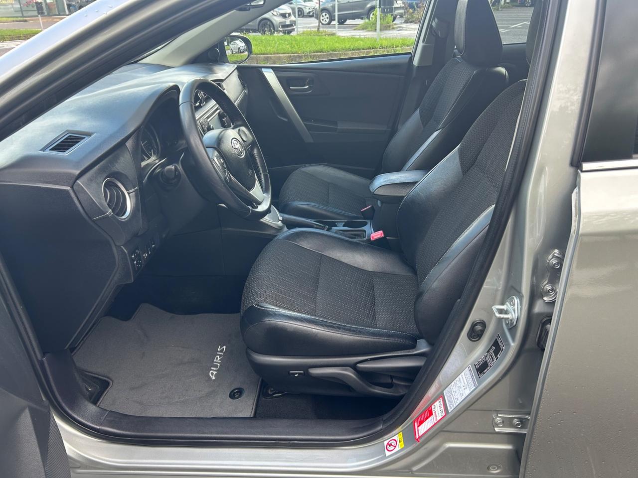 Toyota Auris 1.8 Hybrid Business
