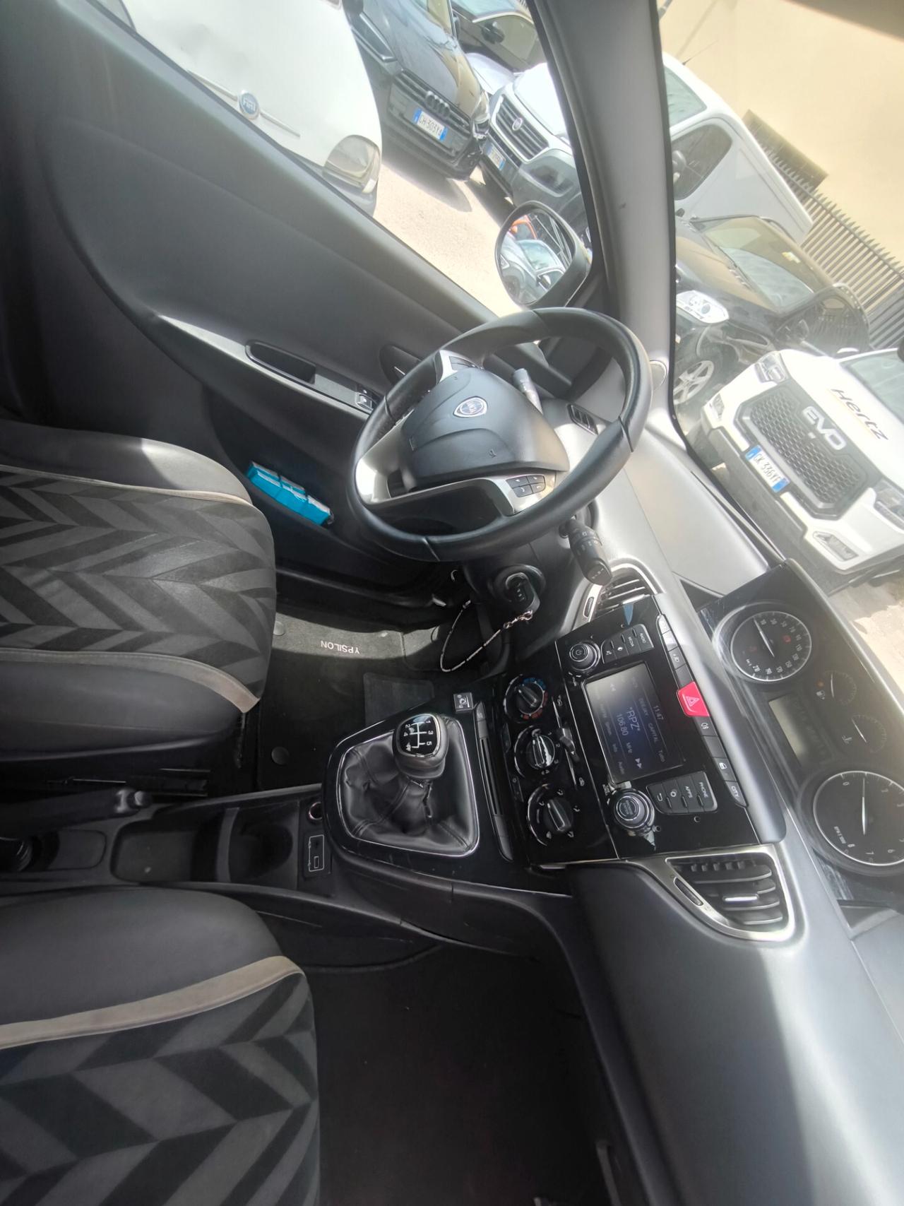 Lancia Ypsilon 1.2 69 CV 5 porte GPL Gold u-connect bluetooth