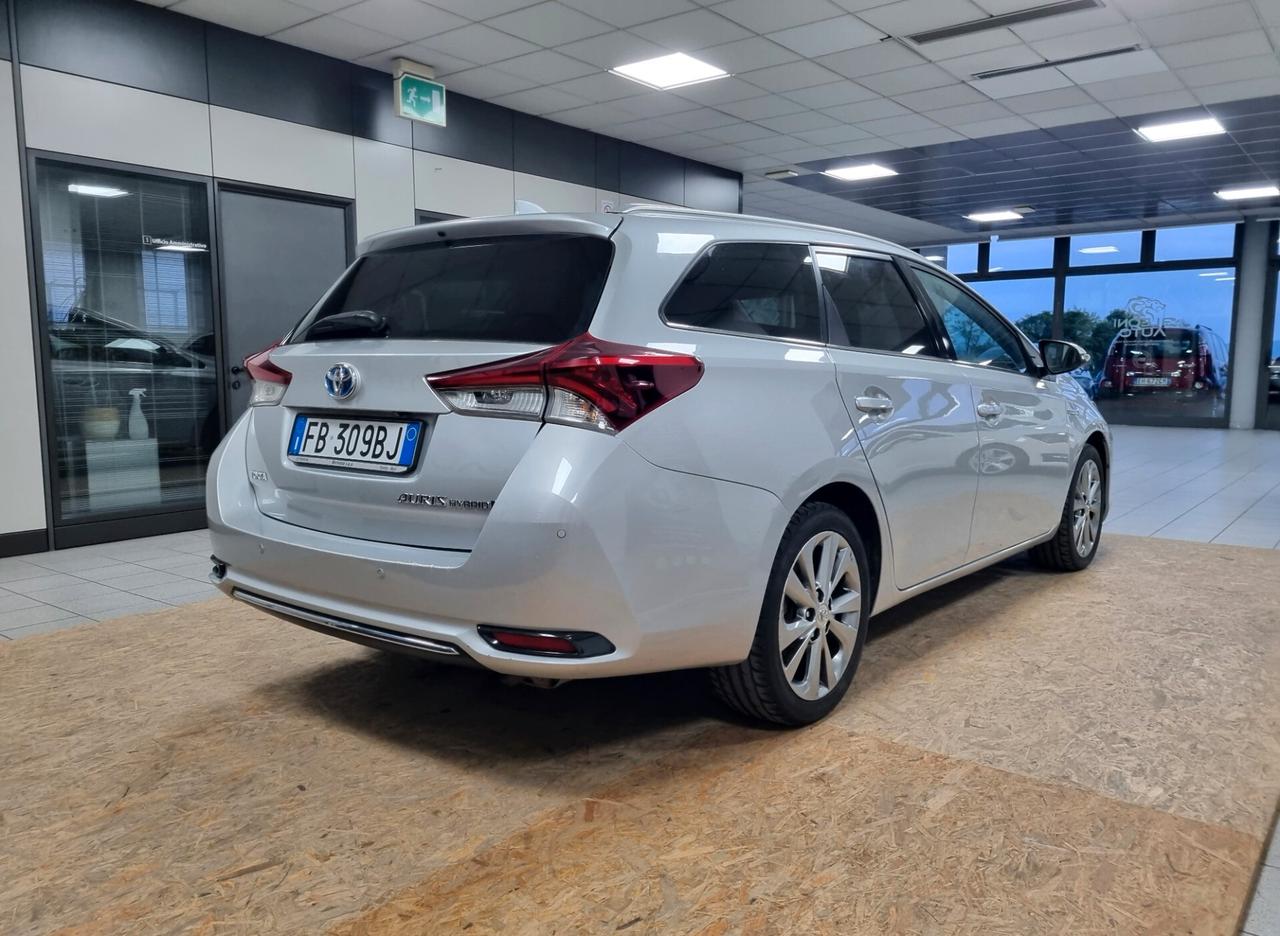 TOYOTA AURIS TOURING SPORTS 1.8 Hybrid LOUNGE