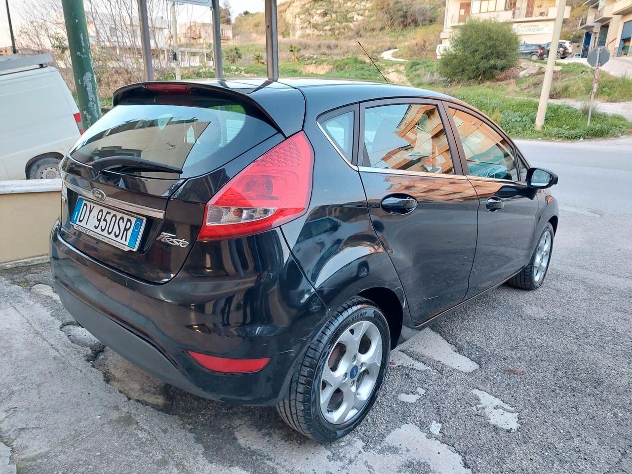 Ford Fiesta 1.4 TDCi 68CV 5 porte Titanium