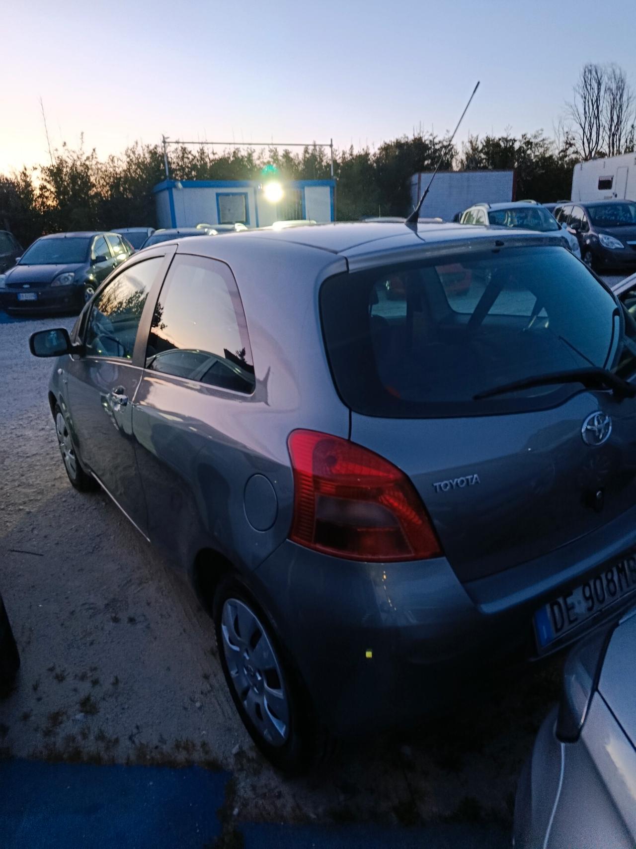 Toyota Yaris 1.0 3 porte Sol