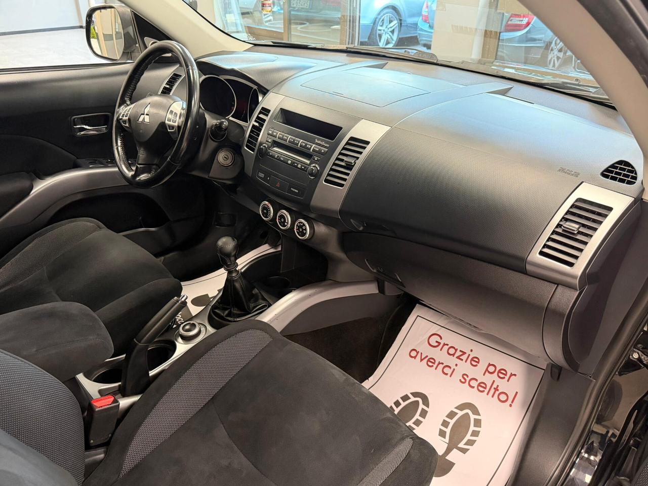 Mitsubishi Outlander 2.0 DI-D Instyle 7 p.ti DPF