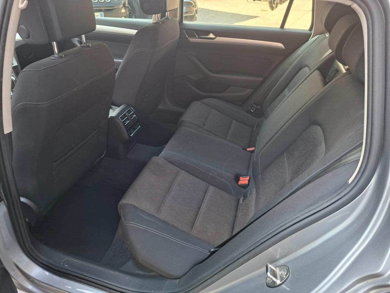Volkswagen Passat 2.0 TDI 150 CV SCR DSG Business