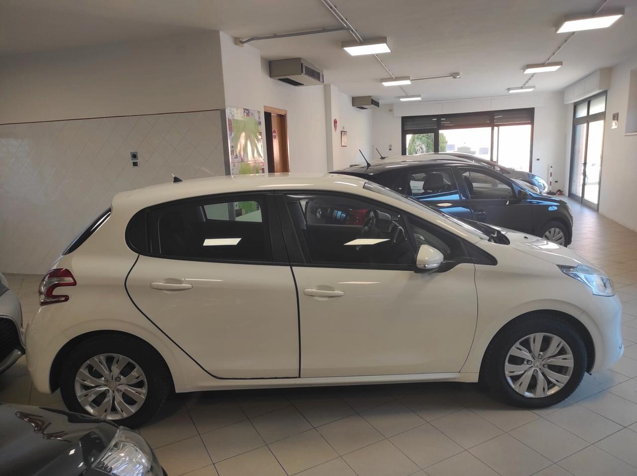 Peugeot 208 1.4 HDi 68 CV 5 porte Allure