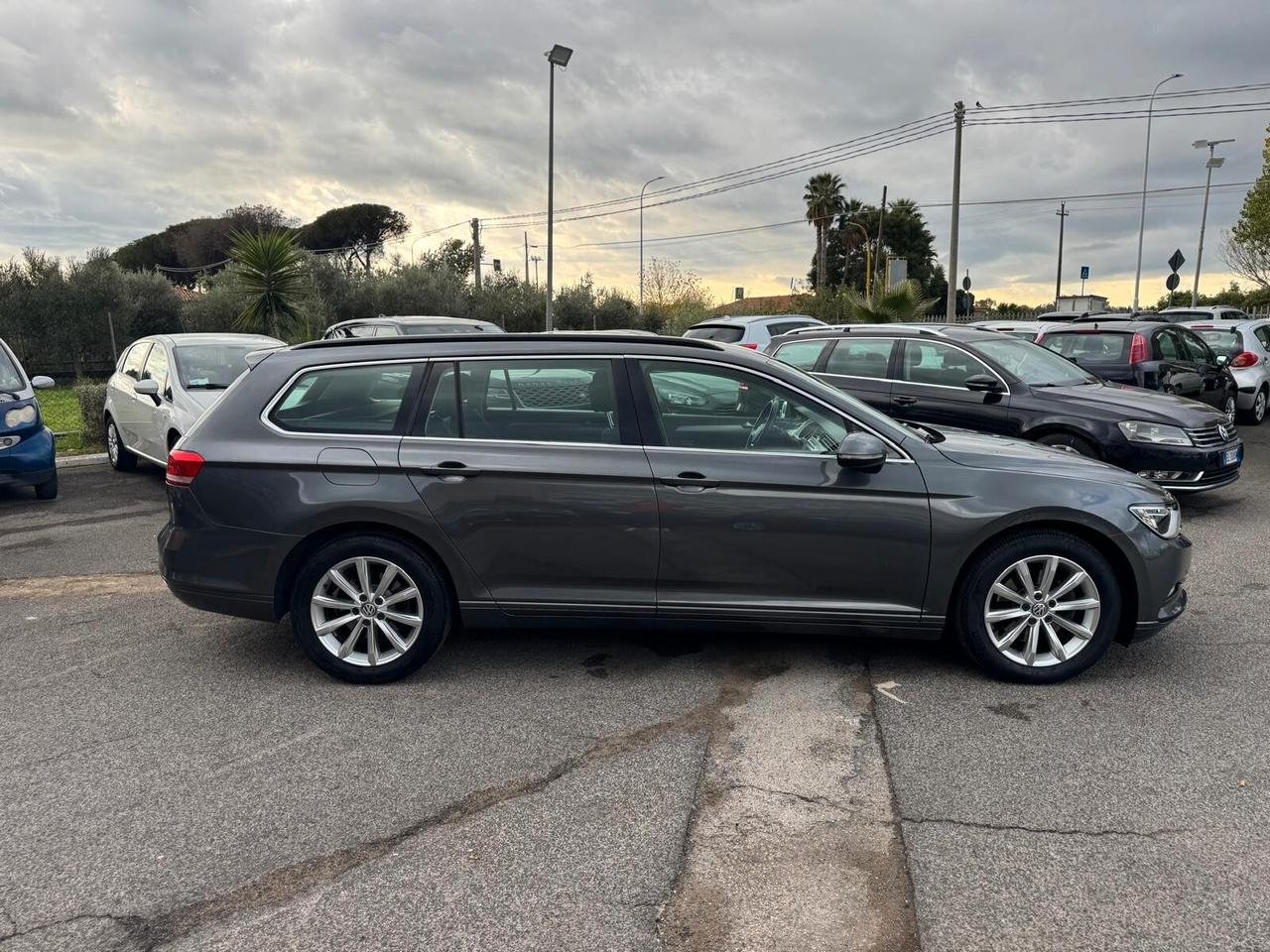 Volkswagen Passat VARIANT 1.6 TDI SCR DSG COMFORTLINE BMT 2017