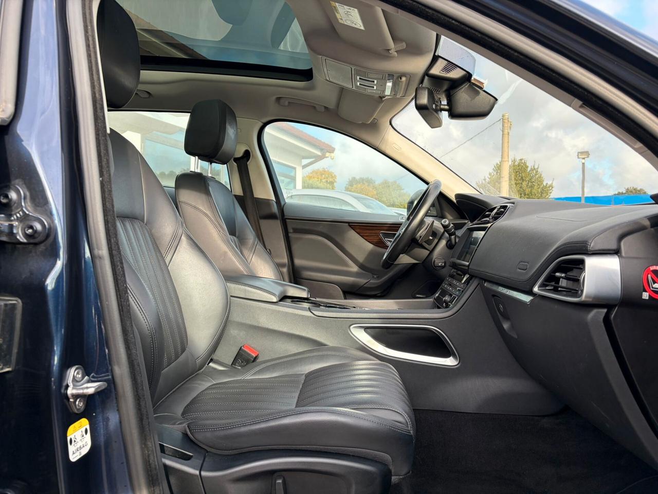 Jaguar F-Pace 2.0 D 180 CV Portfolio