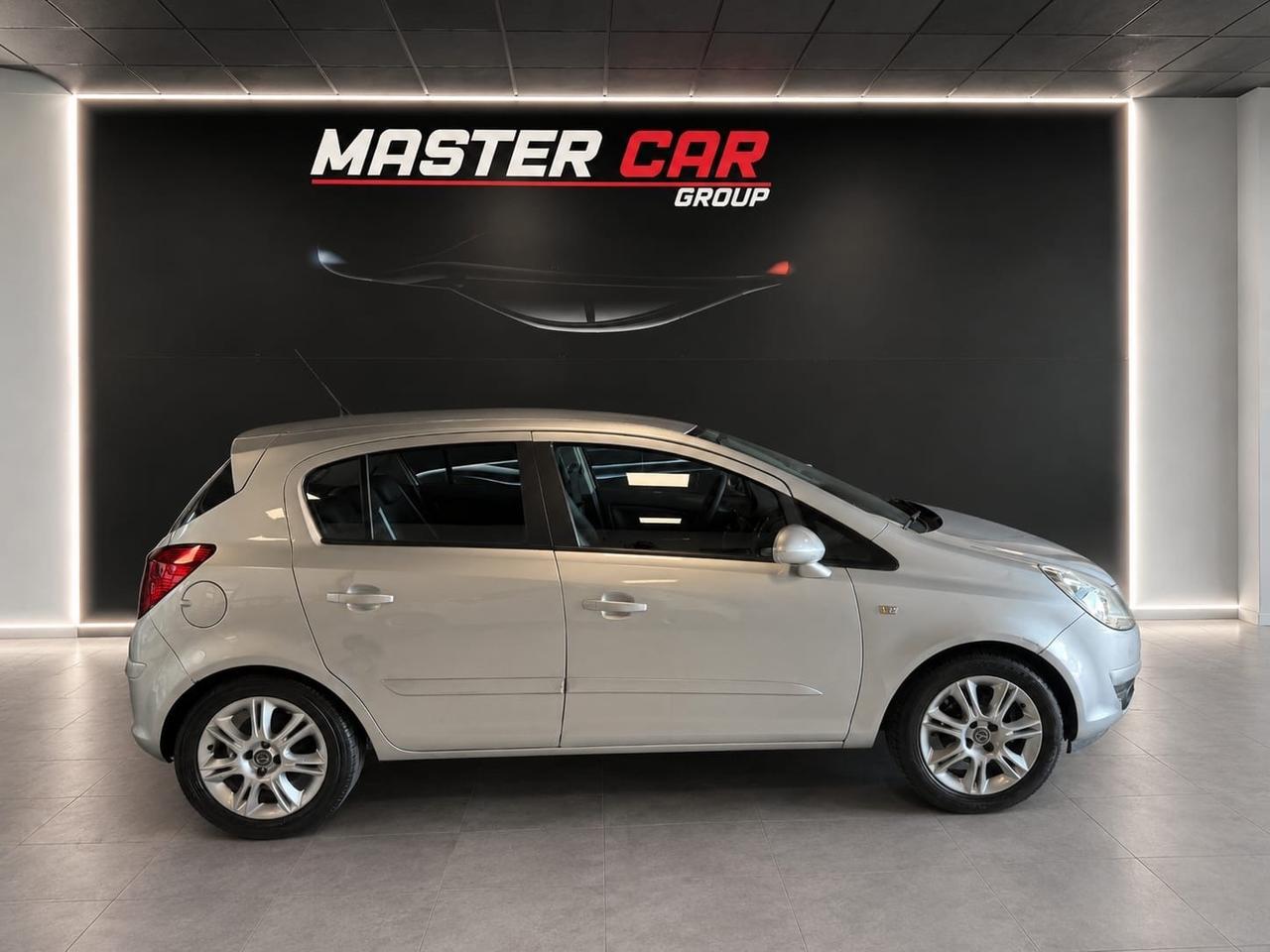 Opel Corsa 1.2 5 porte Cosmo