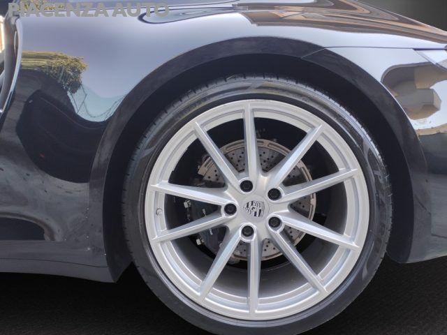 PORSCHE 992 Carrera