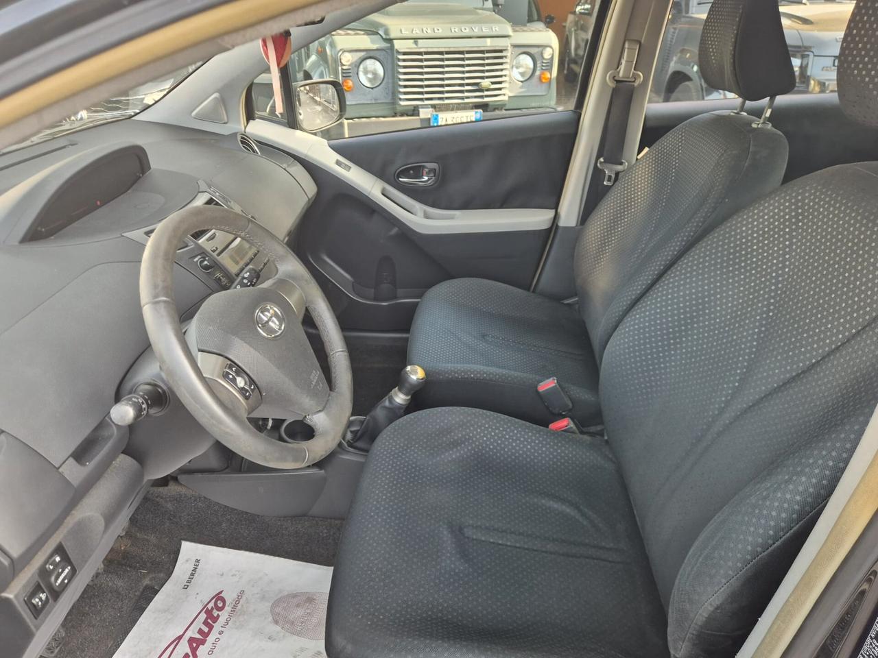 Toyota Yaris 1.0 5 porte