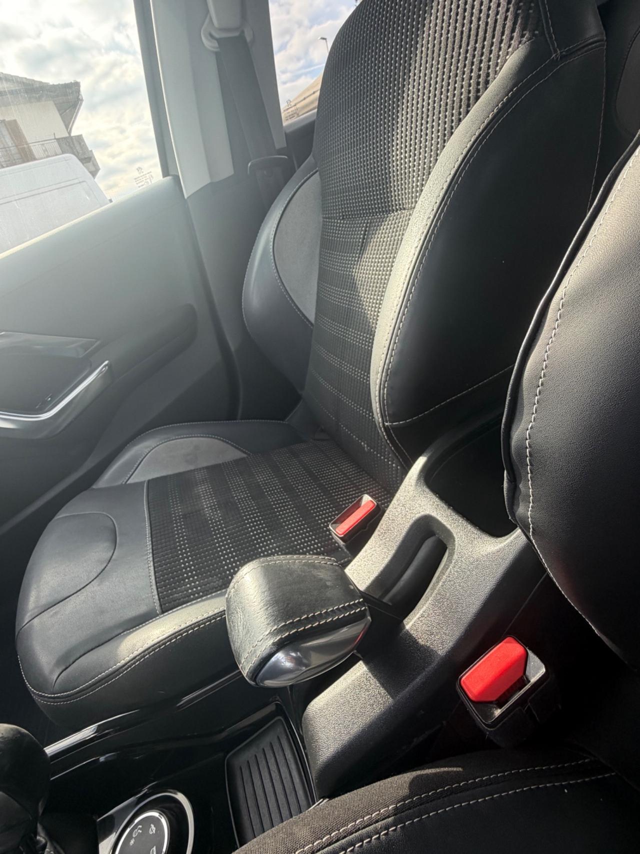 Peugeot 2008 BlueHDi 100 Allure