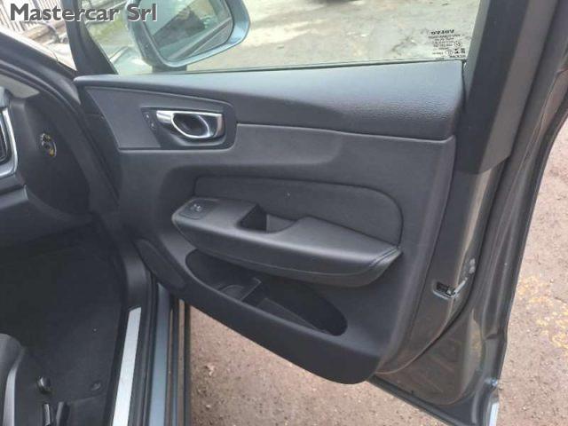 VOLVO XC60 XC60 2.0 b4 Momentum Business awd auto -GE726SL