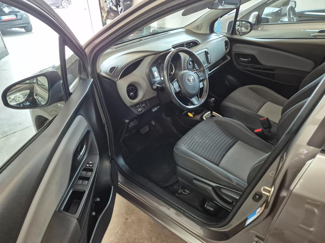 Toyota Yaris 1.5 Hybrid 5 porte Cool GRANDINATA