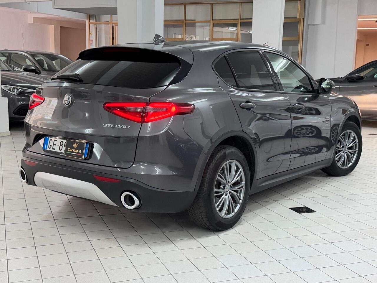 Alfa Romeo Stelvio 2.2 TD 160 CV BUSINESS AT8 DISTRIBUZIONE ESEGUITA NAVI 18" SENSORI VETRI SCURI UNICO PROPRIETARIO