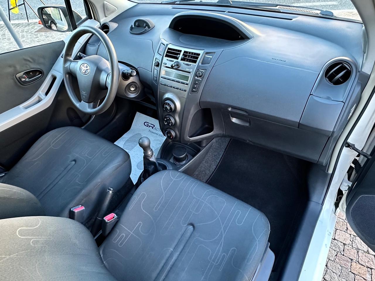 Toyota Yaris 1.0Bz 69Cv 5P - Neopatentati