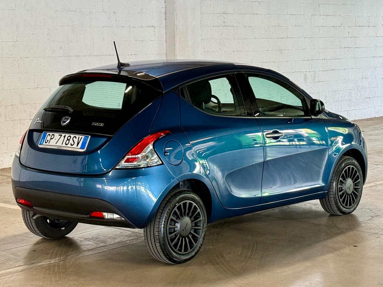 Lancia Ypsilon 1.0 FireFly 5 porte S&S Hybrid Silver